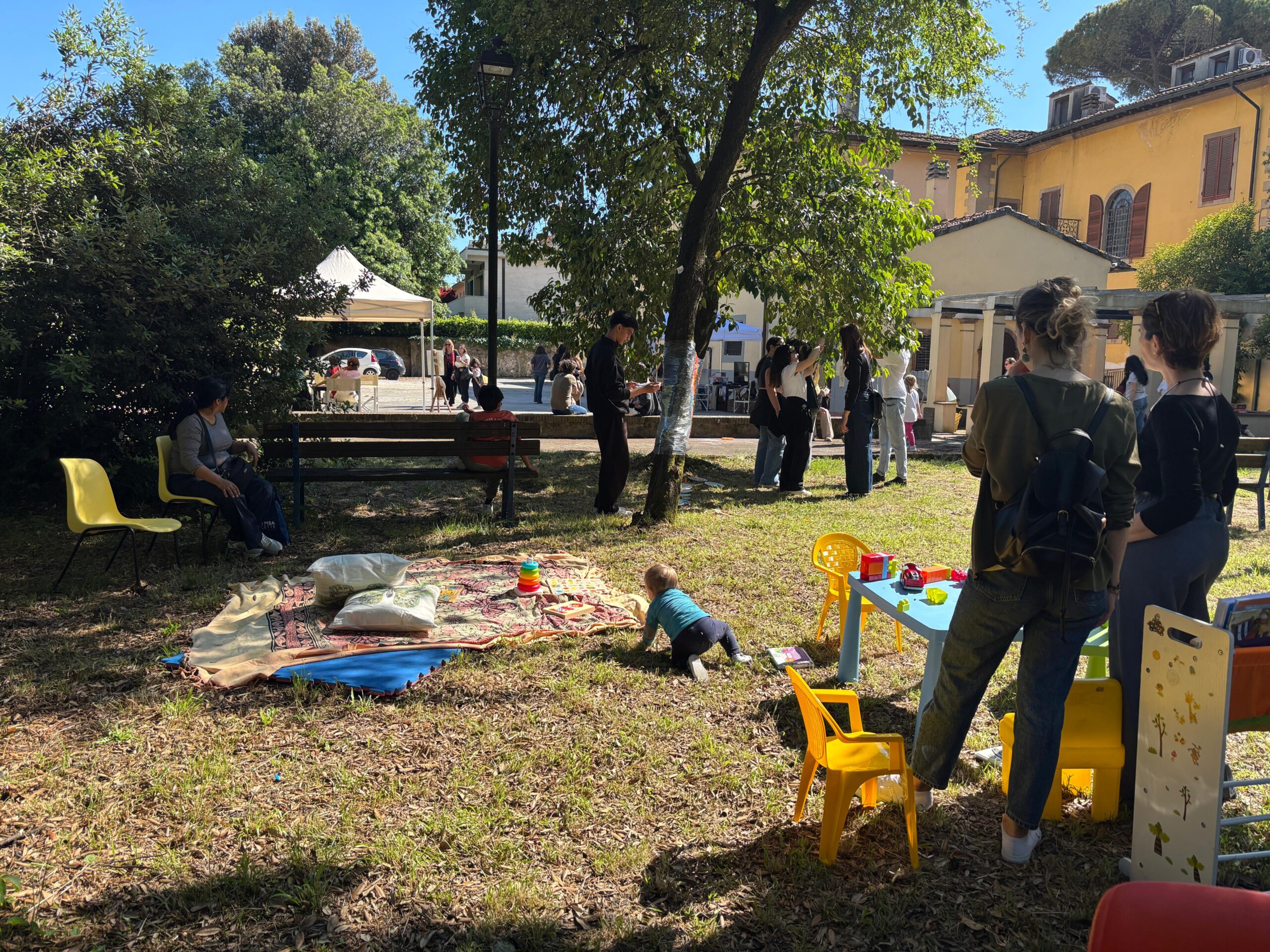 Famiglie e bambini durante il pomeriggio Famiglie in Gioco a Pontedera